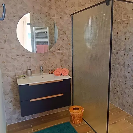 Maison Neuve Proche Avec Parking Gratuit Et Privé à 5 Min Du Musée De La Batterie De Merville Casa vacanze Gonneville-en-Auge