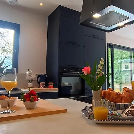 Maison Neuve Proche Avec Parking Gratuit Et Prive A 5 Min Du Musee De La Batterie De Merville