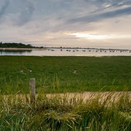 Holiday home Maison Neuve Proche Avec Parking Gratuit Et Prive A 5 Min Du Musee De La Batterie De Merville Gonneville-en-Auge