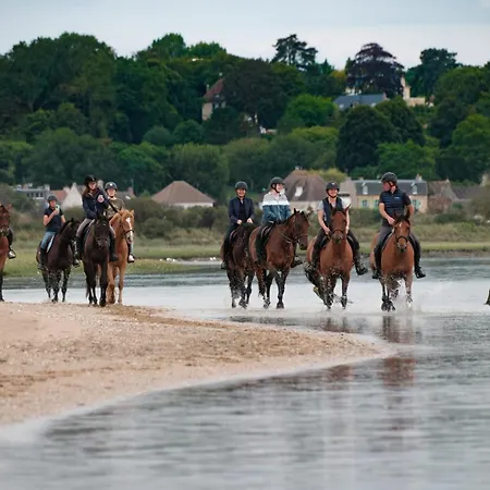 Maison Neuve Proche Avec Parking Gratuit Et Prive A 5 Min Du Musee De La Batterie De Merville Gonneville-en-Auge