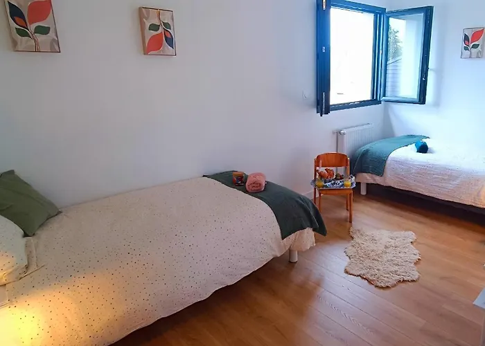 Maison Neuve Proche Avec Parking Gratuit Et Privé à 5 Min Du Musée De La Batterie De Merville Casa de Férias