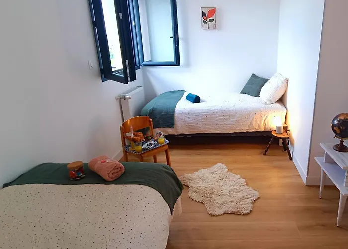 Maison Neuve Proche Avec Parking Gratuit Et Privé à 5 Min Du Musée De La Batterie De Merville Casa de Férias *