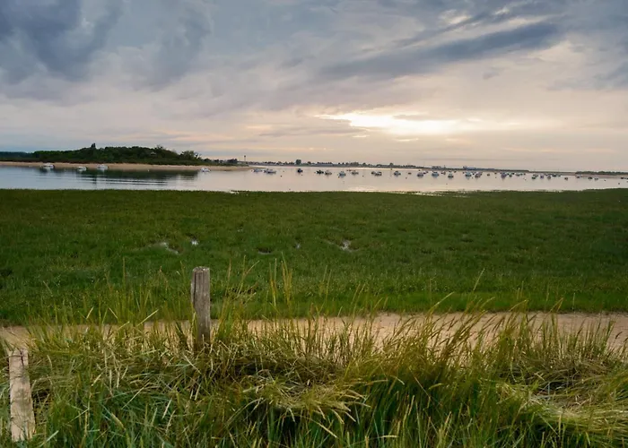 Casa de Férias Maison Neuve Proche Avec Parking Gratuit Et Privé à 5 Min Du Musée De La Batterie De Merville Gonneville-en-Auge